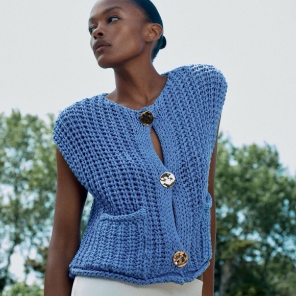 Zara Chunky Knit Sweater Vest with Gold Buttons - Picture 3 of 7